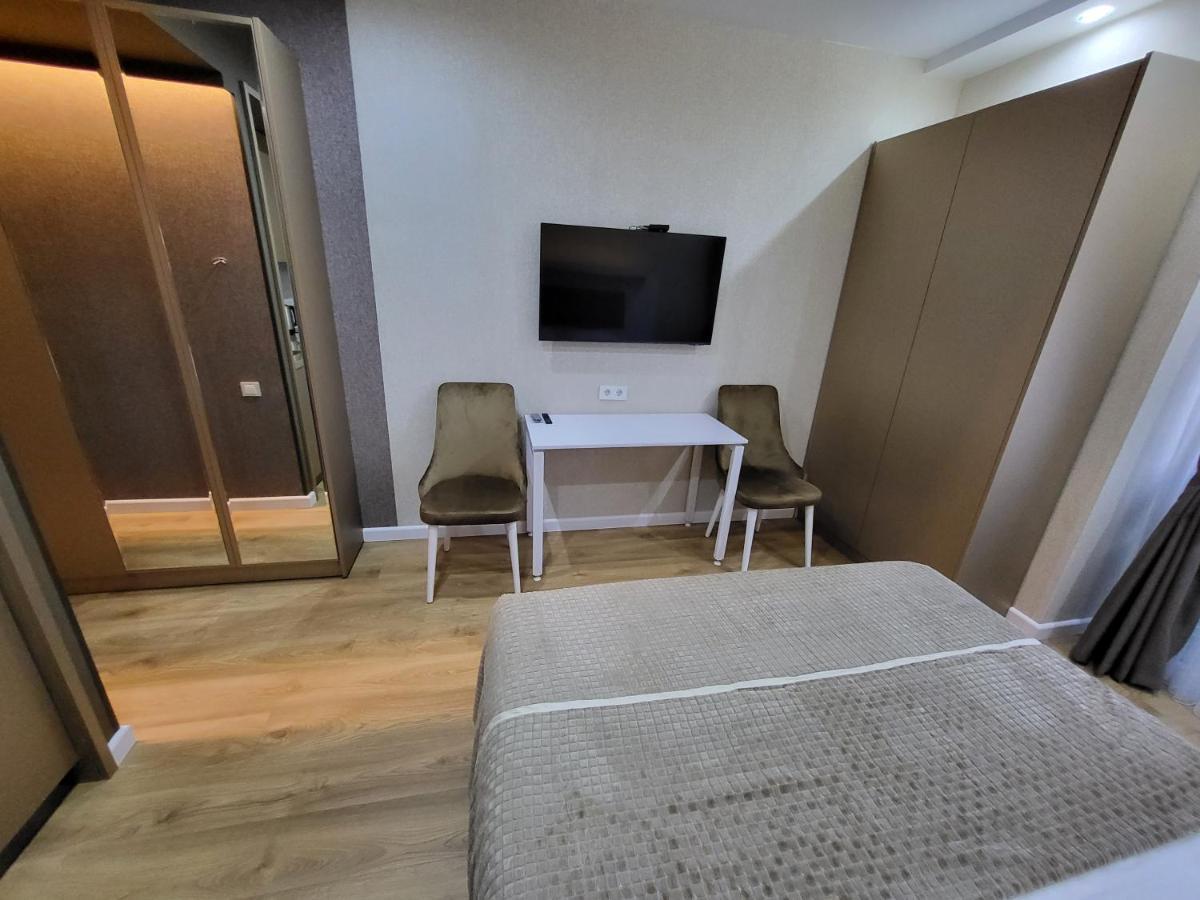 Holiday Apartments บาทูมิ ภายนอก รูปภาพ