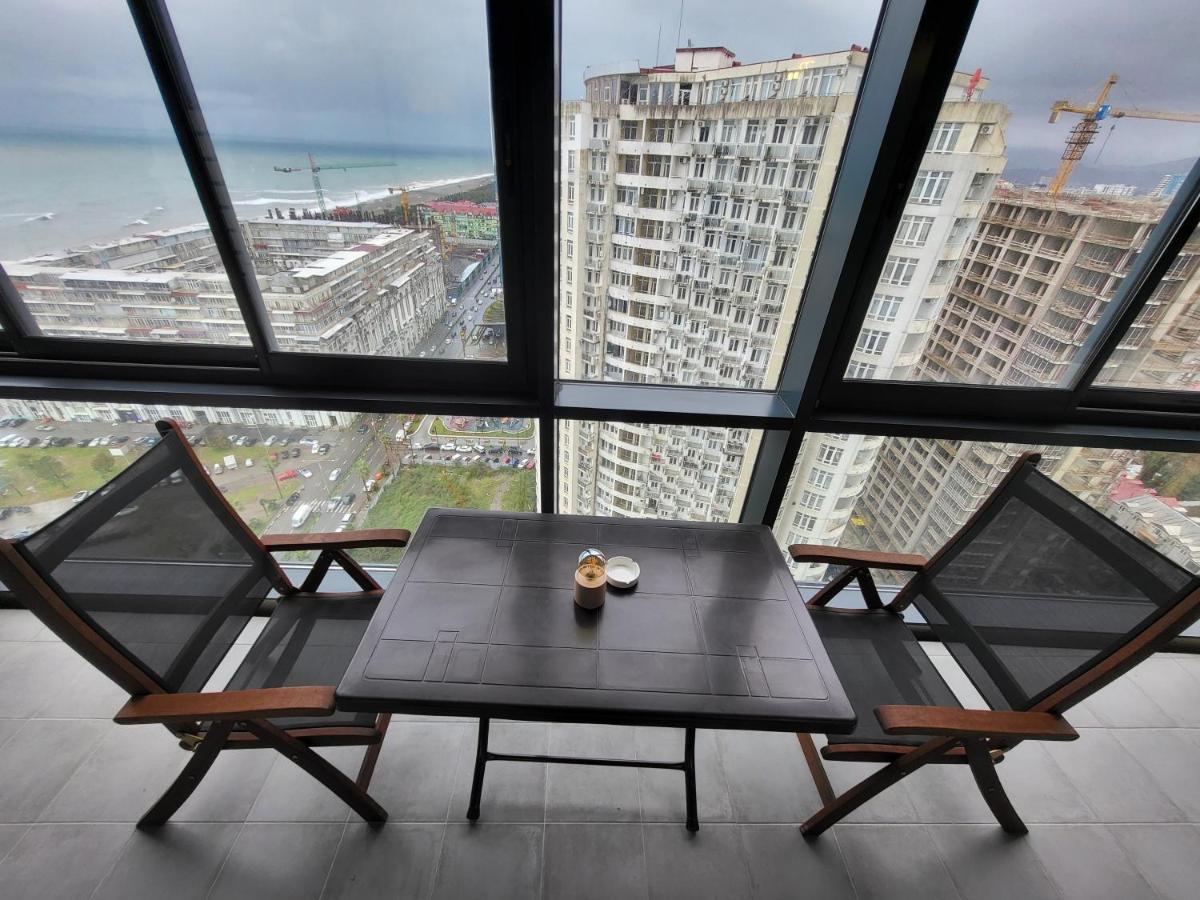 Holiday Apartments บาทูมิ ภายนอก รูปภาพ