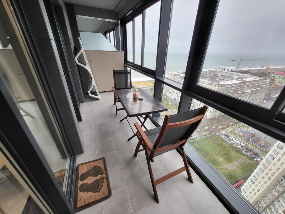 Holiday Apartments บาทูมิ ภายนอก รูปภาพ